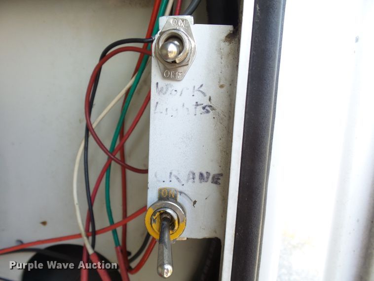 image for item DE7977 2013 International DuraStar 4300 utility truck with crane