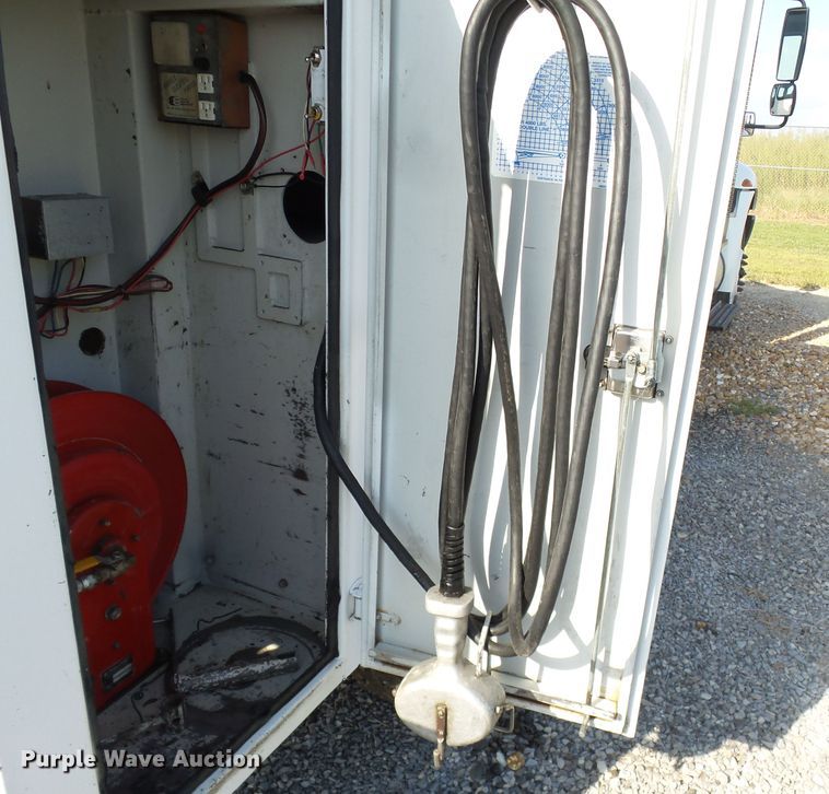 image for item DE7977 2013 International DuraStar 4300 utility truck with crane