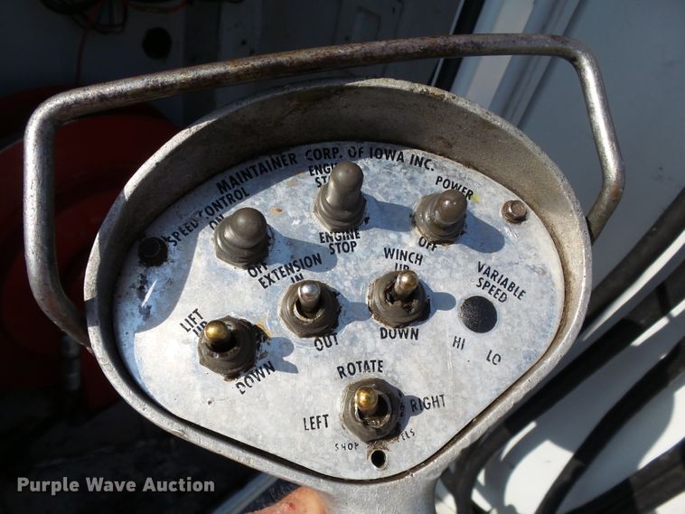 image for item DE7977 2013 International DuraStar 4300 utility truck with crane