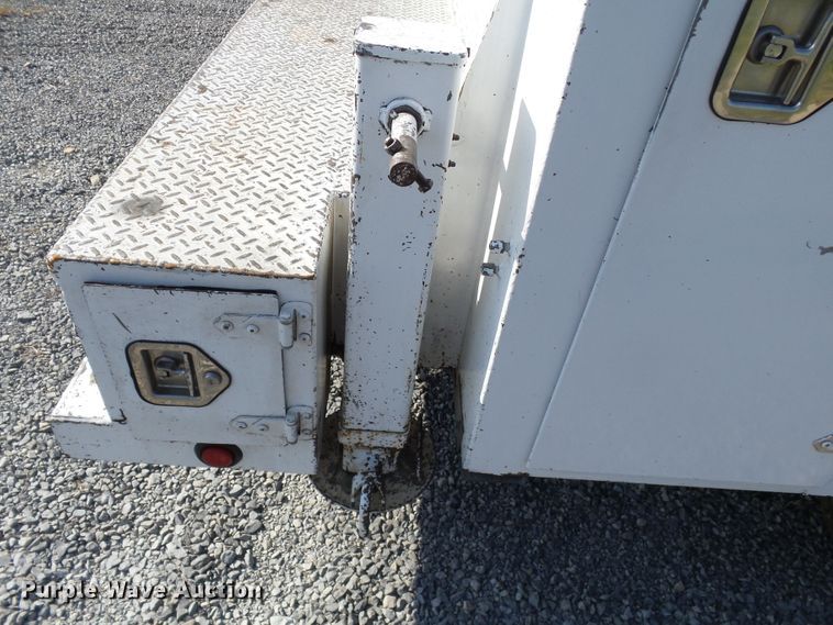 image for item DE7977 2013 International DuraStar 4300 utility truck with crane