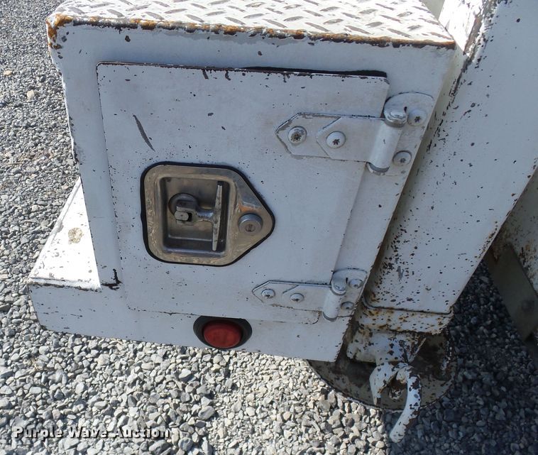 image for item DE7977 2013 International DuraStar 4300 utility truck with crane