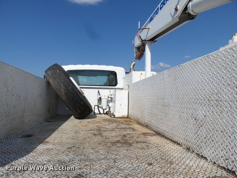 image for item DE7977 2013 International DuraStar 4300 utility truck with crane