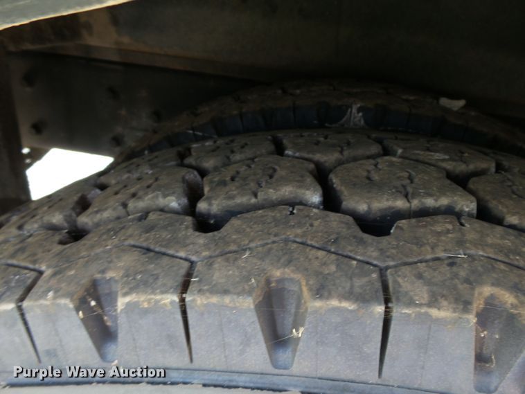 image for item DE7977 2013 International DuraStar 4300 utility truck with crane