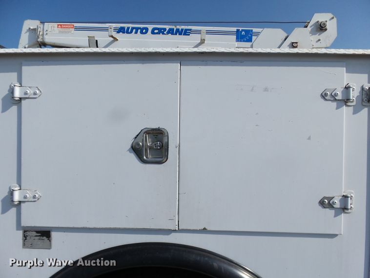 image for item DE7977 2013 International DuraStar 4300 utility truck with crane