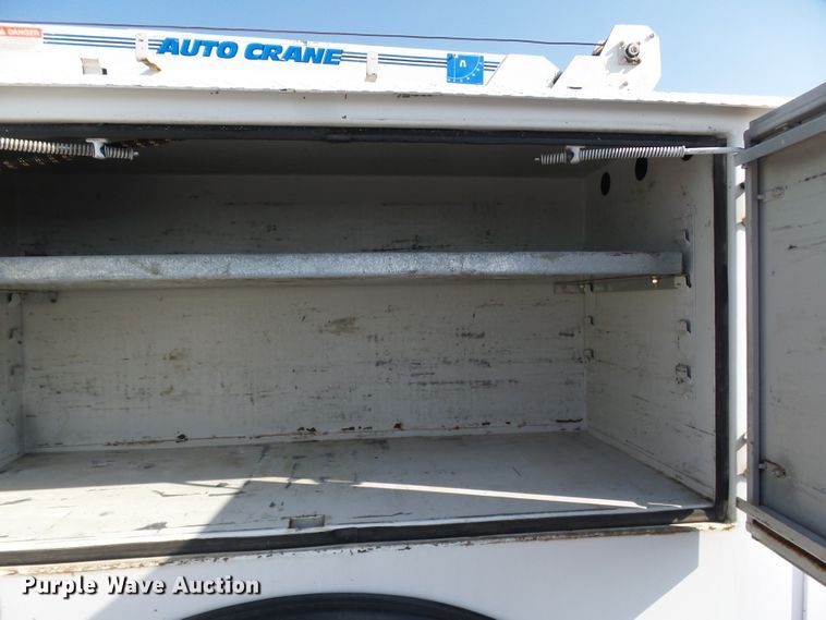 image for item DE7977 2013 International DuraStar 4300 utility truck with crane