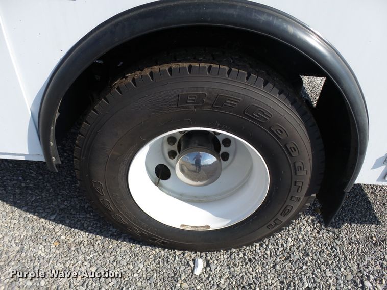 image for item DE7977 2013 International DuraStar 4300 utility truck with crane