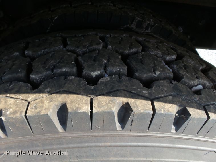 image for item DE7977 2013 International DuraStar 4300 utility truck with crane