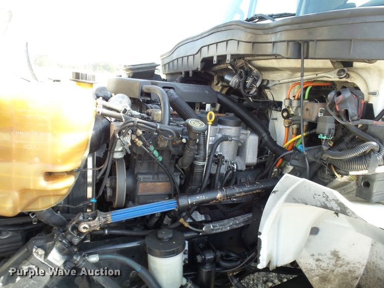 image for item DE7977 2013 International DuraStar 4300 utility truck with crane