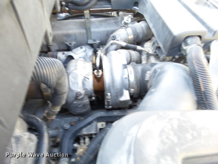 image for item DE7977 2013 International DuraStar 4300 utility truck with crane