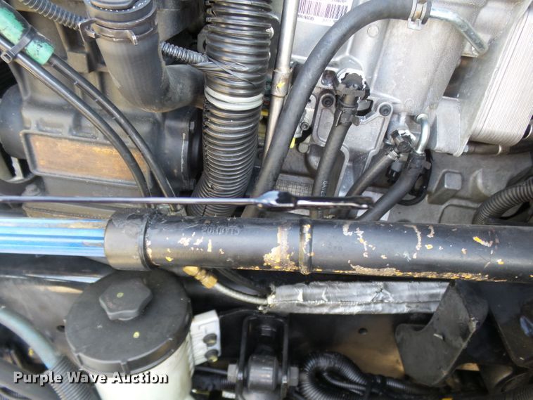 image for item DE7977 2013 International DuraStar 4300 utility truck with crane