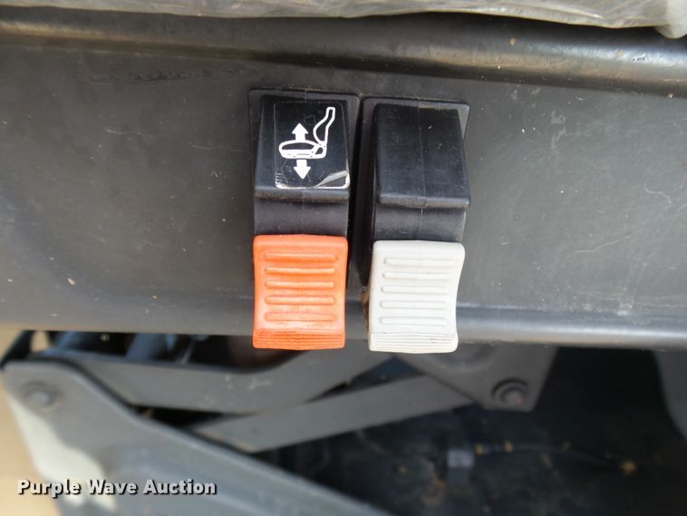 image for item DE7977 2013 International DuraStar 4300 utility truck with crane