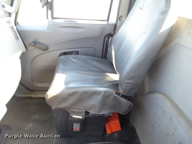 image for item DE7977 2013 International DuraStar 4300 utility truck with crane