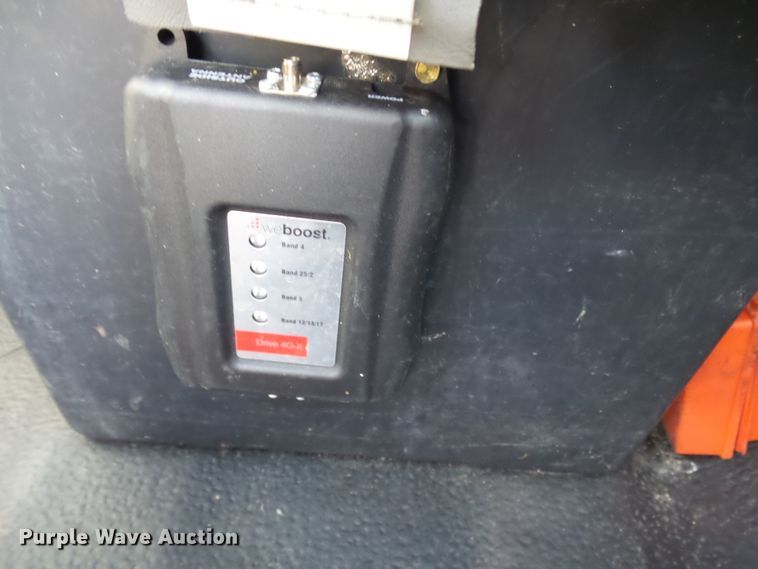 image for item DE7977 2013 International DuraStar 4300 utility truck with crane