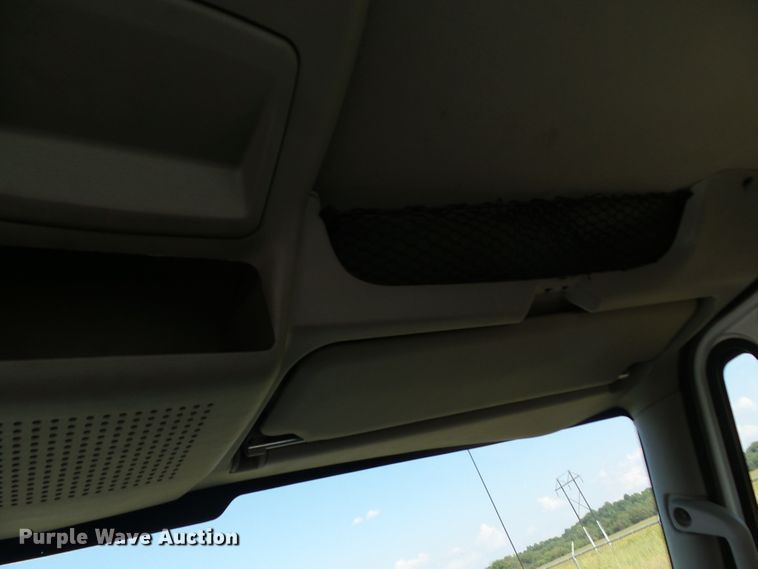 image for item DE7977 2013 International DuraStar 4300 utility truck with crane