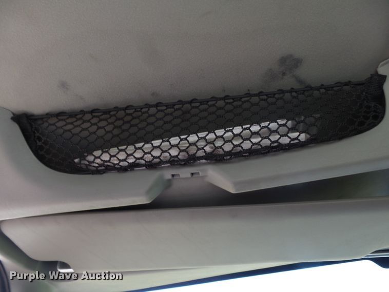 image for item DE7977 2013 International DuraStar 4300 utility truck with crane