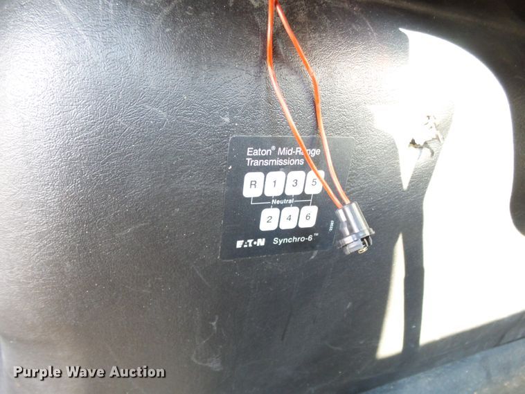 image for item DE7977 2013 International DuraStar 4300 utility truck with crane