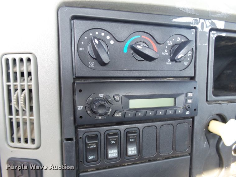 image for item DE7977 2013 International DuraStar 4300 utility truck with crane