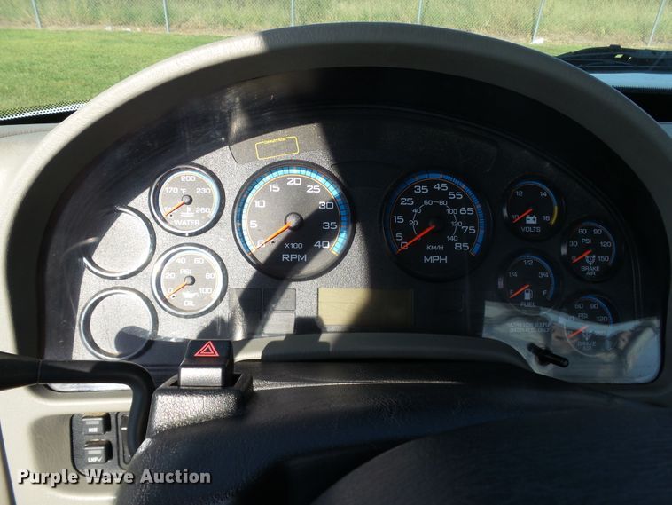 image for item DE7977 2013 International DuraStar 4300 utility truck with crane