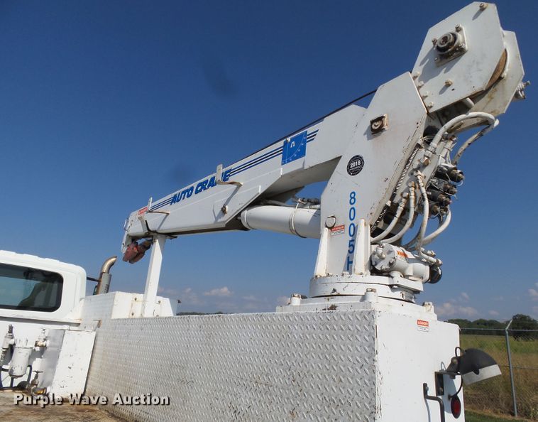 image for item DE7977 2013 International DuraStar 4300 utility truck with crane