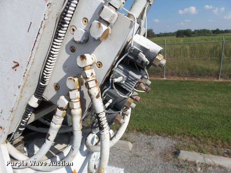 image for item DE7977 2013 International DuraStar 4300 utility truck with crane