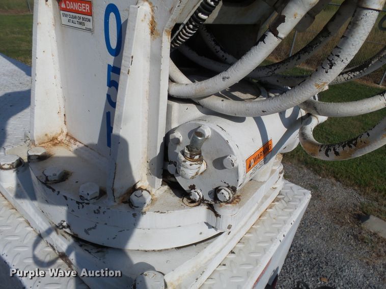 image for item DE7977 2013 International DuraStar 4300 utility truck with crane