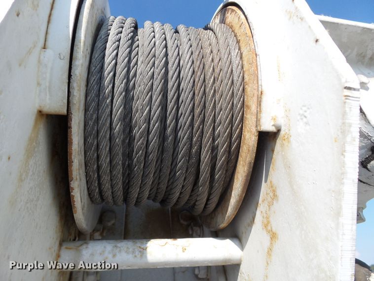 image for item DE7977 2013 International DuraStar 4300 utility truck with crane