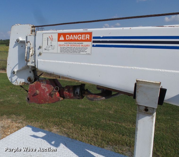 image for item DE7977 2013 International DuraStar 4300 utility truck with crane