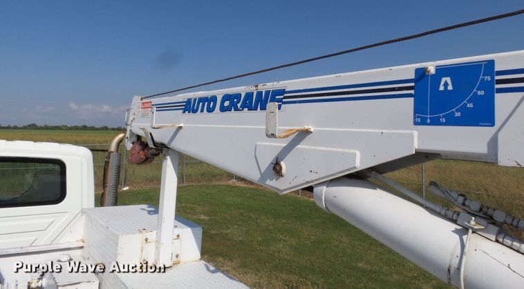 image for item DE7977 2013 International DuraStar 4300 utility truck with crane