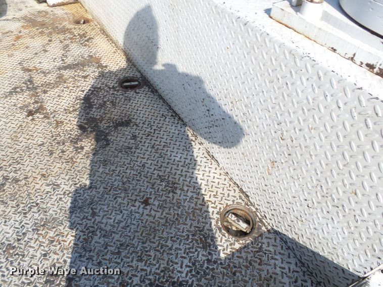 image for item DE7977 2013 International DuraStar 4300 utility truck with crane