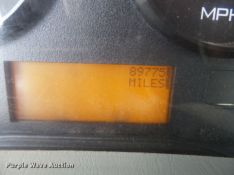 image for item DE7977 2013 International DuraStar 4300 utility truck with crane