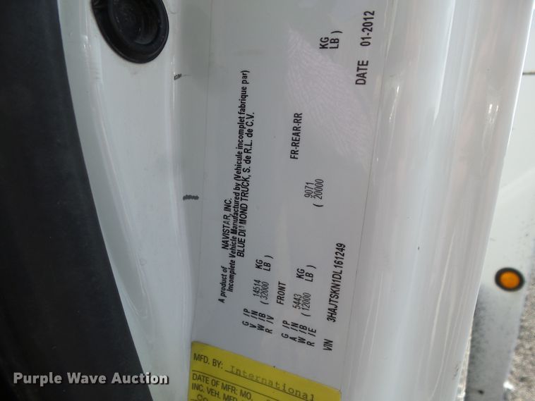 image for item DE7977 2013 International DuraStar 4300 utility truck with crane