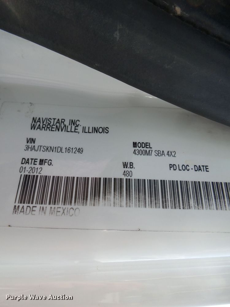 image for item DE7977 2013 International DuraStar 4300 utility truck with crane