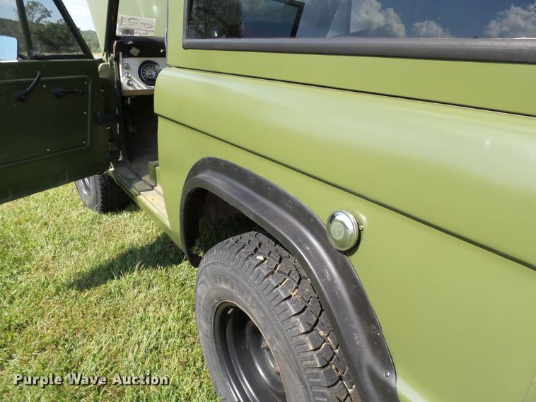 image for item DE7980 1967 Ford Bronco SUV