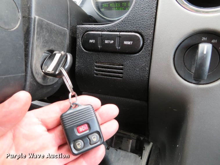 image for item DE8148 2007 Ford F150 Lariat SuperCrew pickup truck