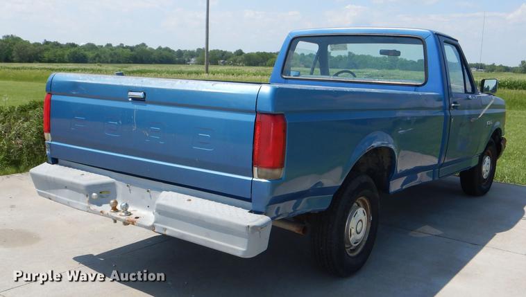 image for item DG1152 1989 Ford F150 pickup truck