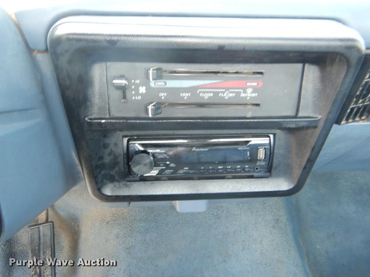 image for item DG1152 1989 Ford F150 pickup truck