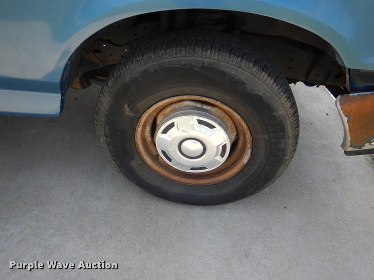 image for item DG1152 1989 Ford F150 pickup truck