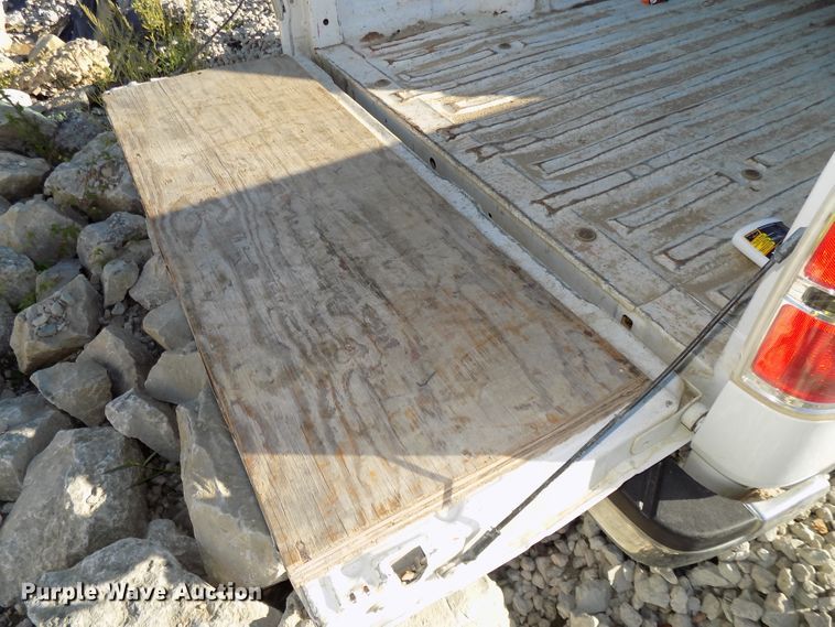 image for item DG2439 2013 Ford F150 XLT SuperCab pickup truck