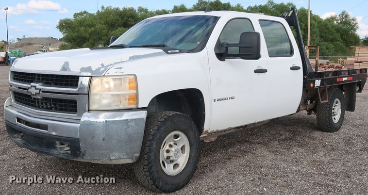 image for item DG4124 2009 Chevrolet Silverado 2500HD Crew Cab flatbed pickup truck