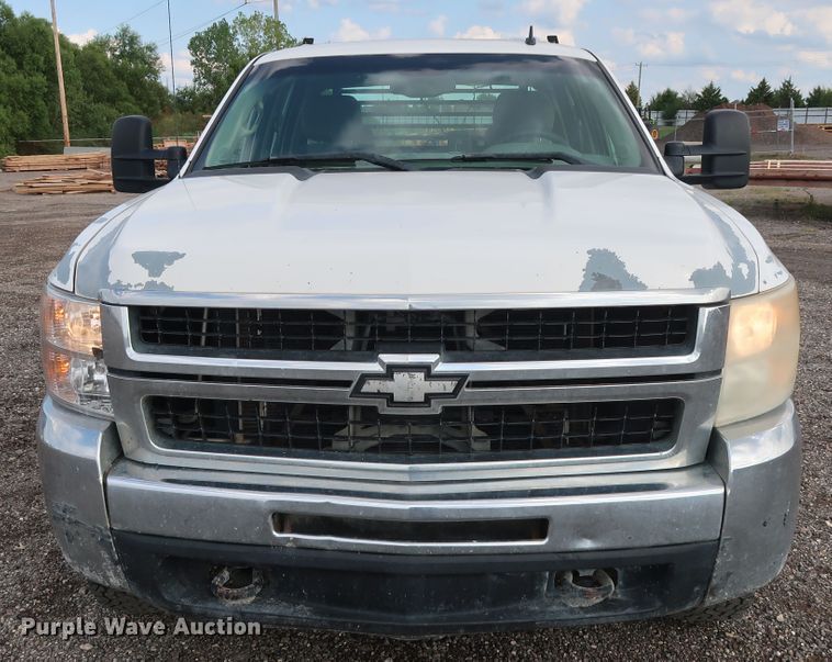 image for item DG4124 2009 Chevrolet Silverado 2500HD Crew Cab flatbed pickup truck