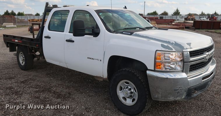 image for item DG4124 2009 Chevrolet Silverado 2500HD Crew Cab flatbed pickup truck