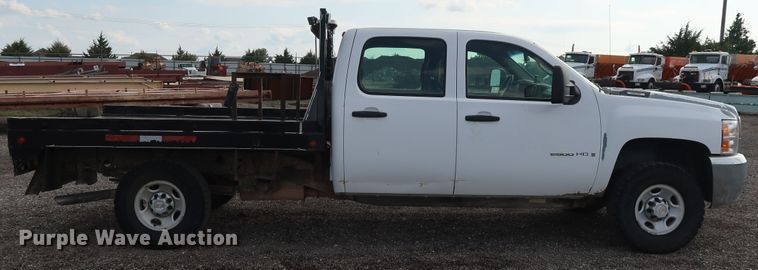 image for item DG4124 2009 Chevrolet Silverado 2500HD Crew Cab flatbed pickup truck