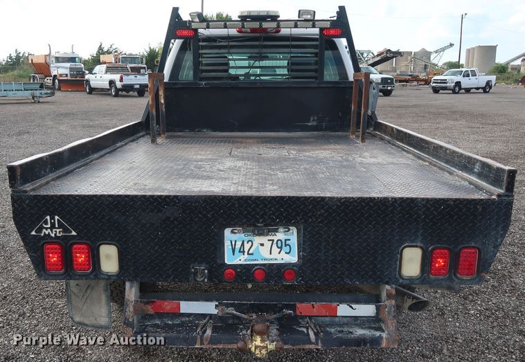 image for item DG4124 2009 Chevrolet Silverado 2500HD Crew Cab flatbed pickup truck