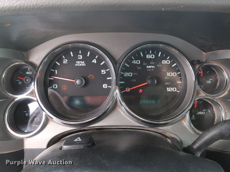 image for item DG4124 2009 Chevrolet Silverado 2500HD Crew Cab flatbed pickup truck