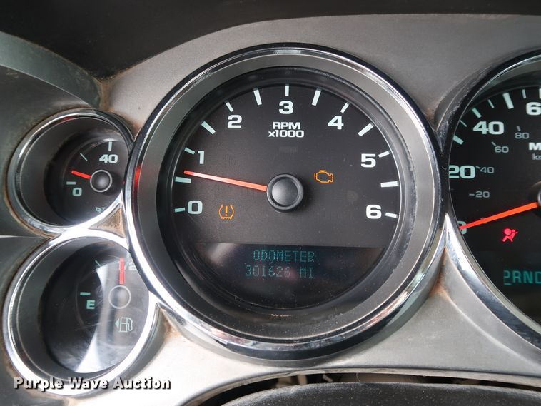 image for item DG4124 2009 Chevrolet Silverado 2500HD Crew Cab flatbed pickup truck