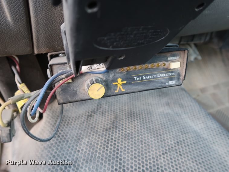 image for item DG4124 2009 Chevrolet Silverado 2500HD Crew Cab flatbed pickup truck