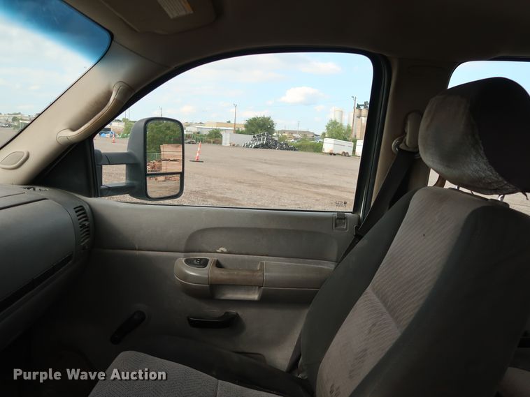 image for item DG4124 2009 Chevrolet Silverado 2500HD Crew Cab flatbed pickup truck