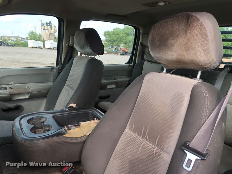 image for item DG4124 2009 Chevrolet Silverado 2500HD Crew Cab flatbed pickup truck