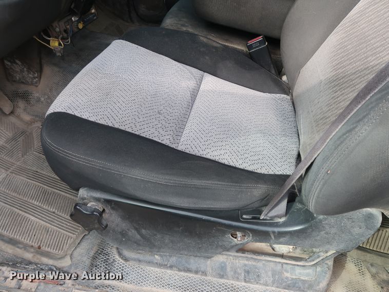 image for item DG4124 2009 Chevrolet Silverado 2500HD Crew Cab flatbed pickup truck