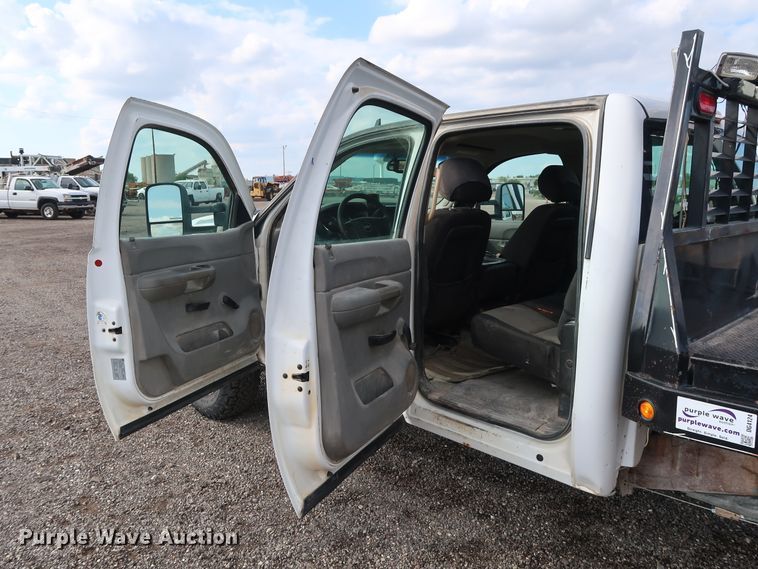 image for item DG4124 2009 Chevrolet Silverado 2500HD Crew Cab flatbed pickup truck